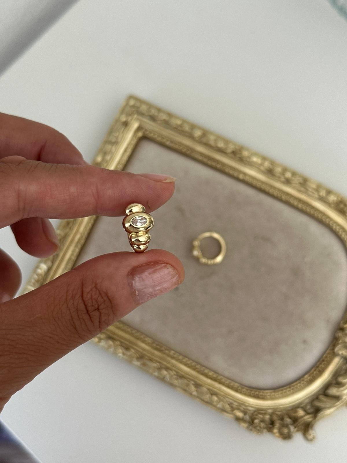 14K Gold Renkli Halka Önü Silindir Toplu Ortası Oval Damla Taşlı Küpe