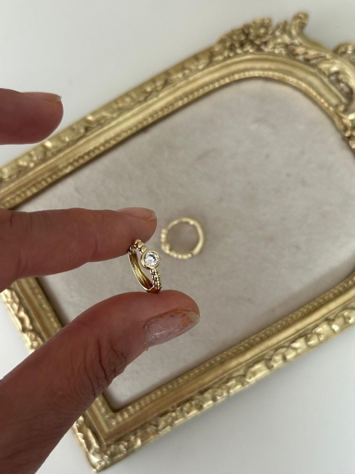 14K Gold Renkli Dorika Topçuklu Ortası Yuvarlak Taşlı Halka Küpe