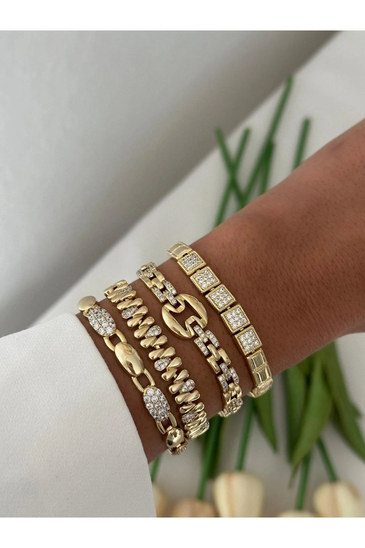 14K Gold Renkli  Ortası Geçmeli Yuvarlak Orjmark Kesim Full Taşlı Bileklik