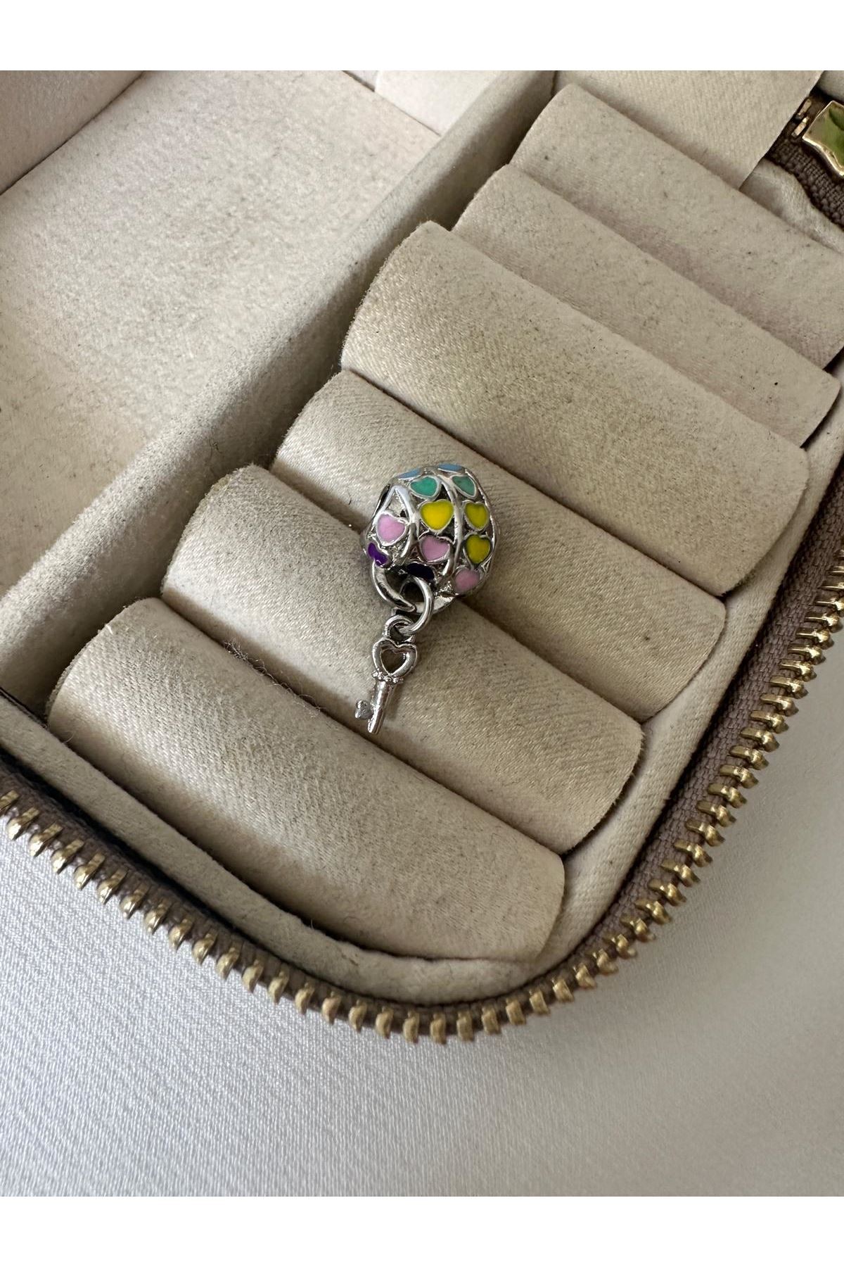 Kalp Renkli Anahtarlı Charm