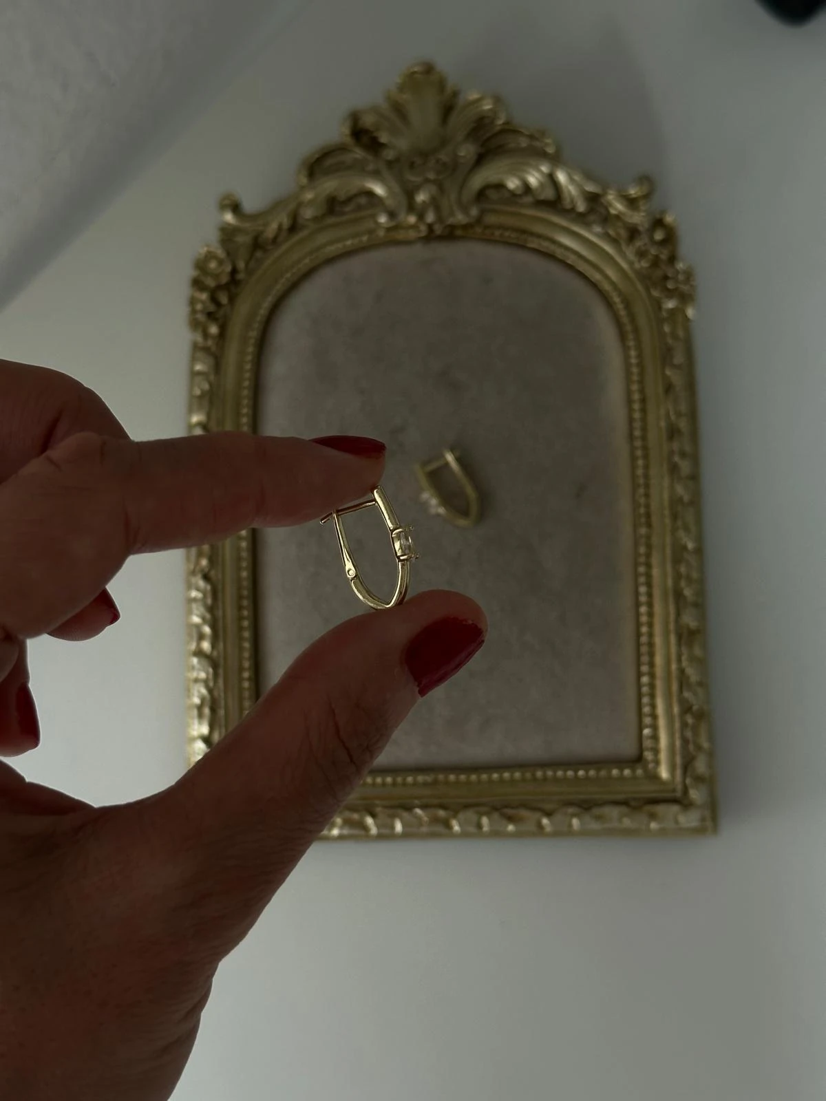 14K Gold Renkli Üçgen Kesim Önü Damla Taşlı Küpe