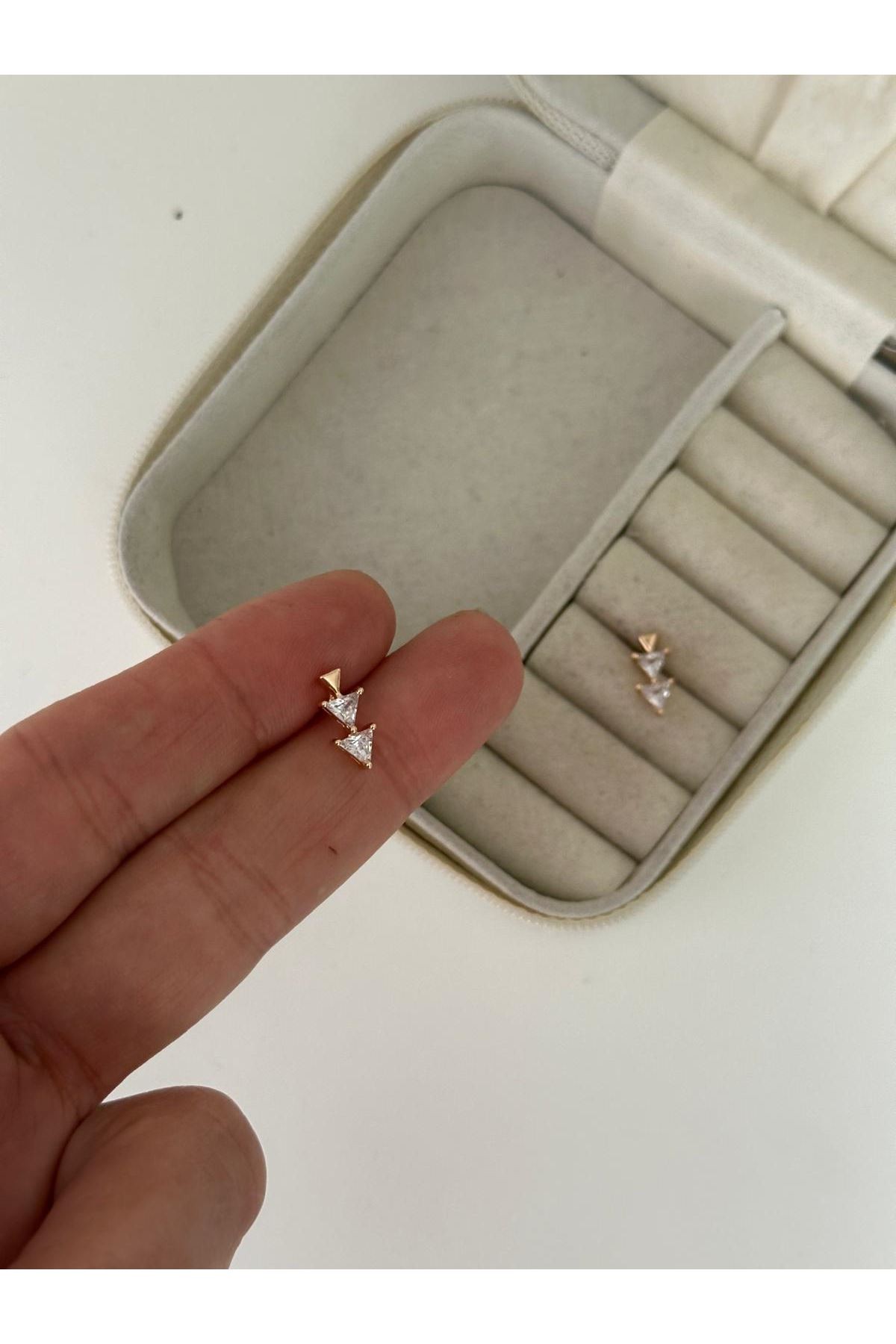 18K Rose Gold Renkli Kristal Taşlı Üçgen Kesim Küpe