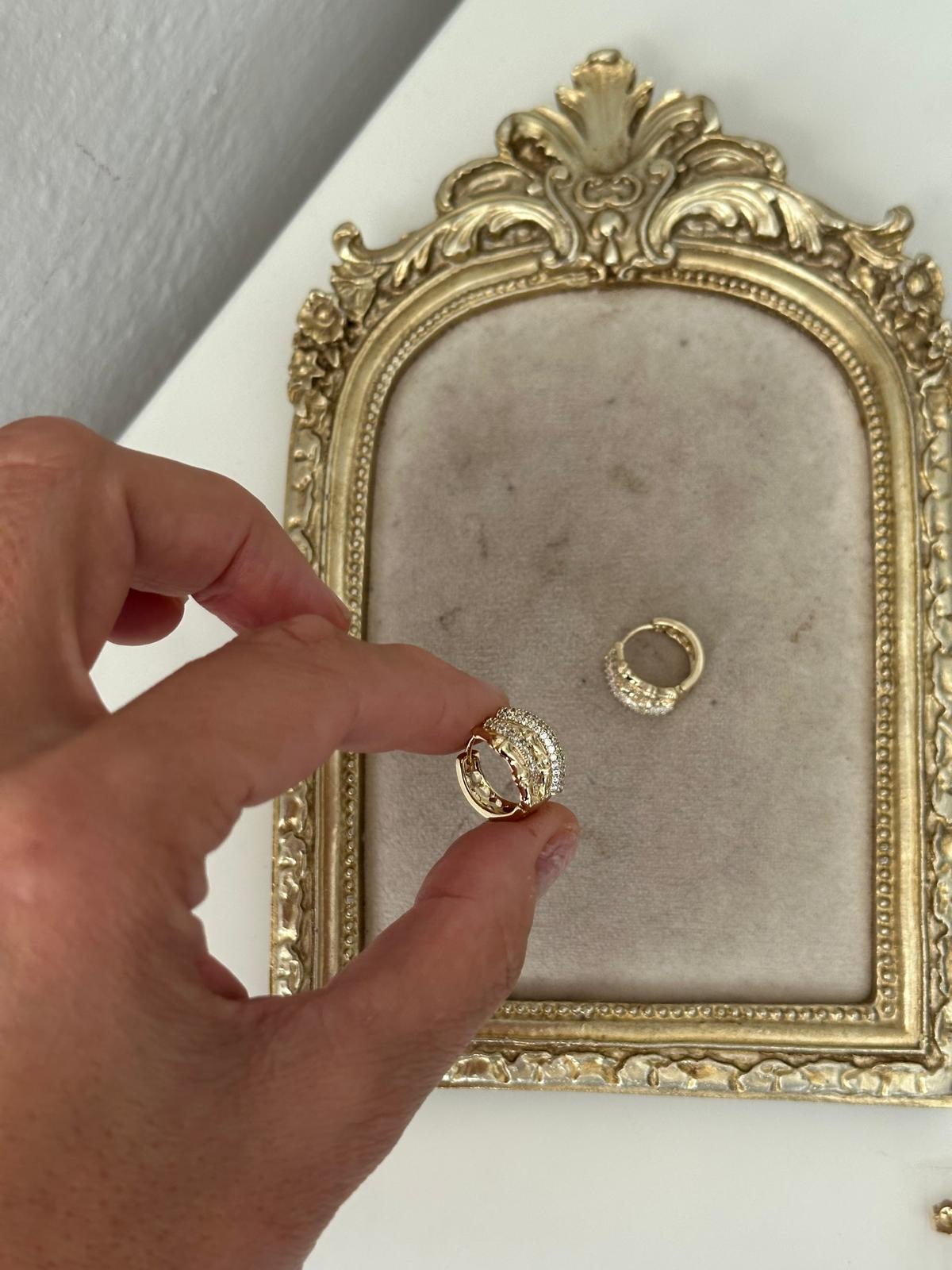 14K Gold Renkli Çoklu Görünüm Taşlı Bombe Şeritli Halka Küpe