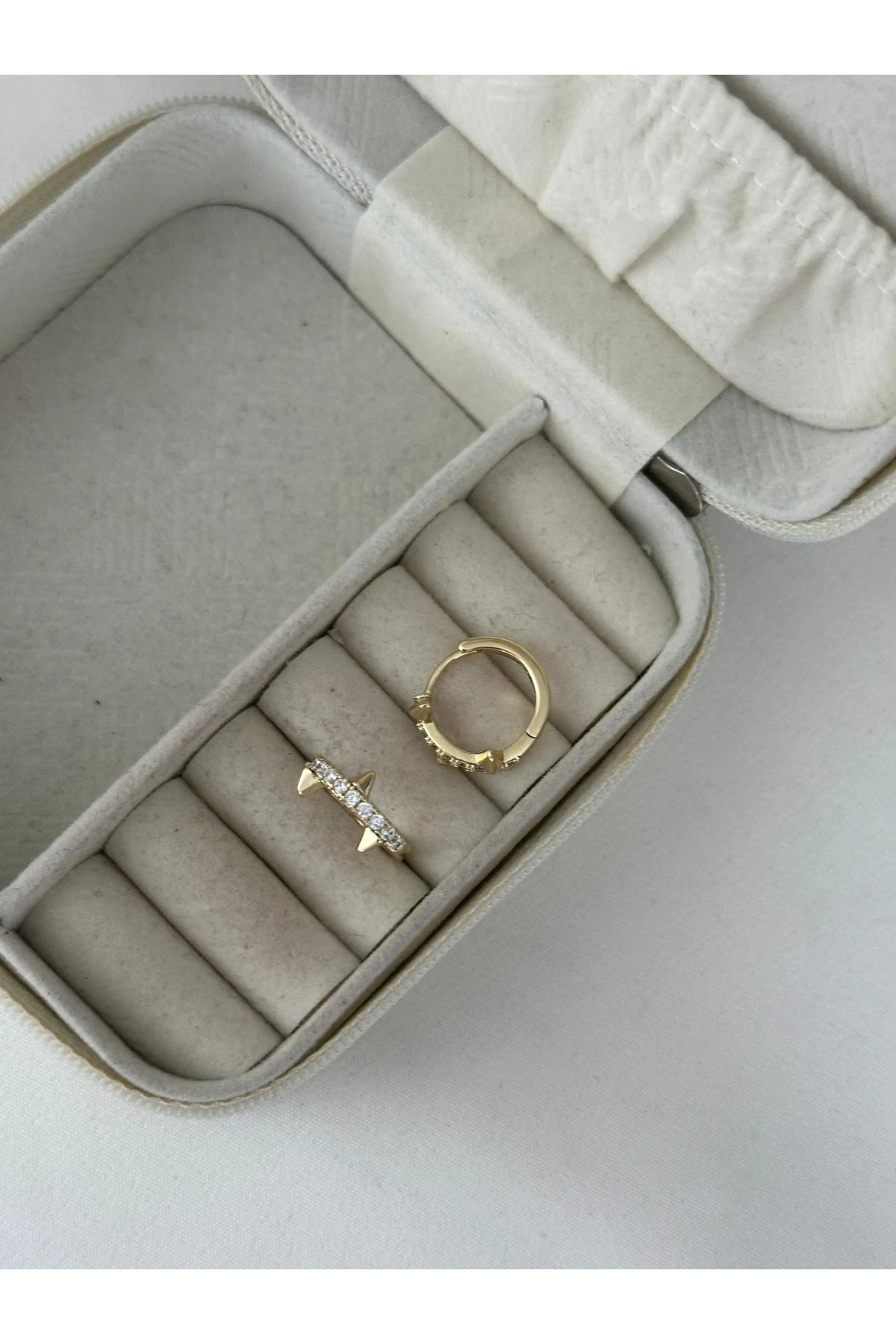 14K Gold Renkli  Halka Taşlı Çivi Kesim Küpe