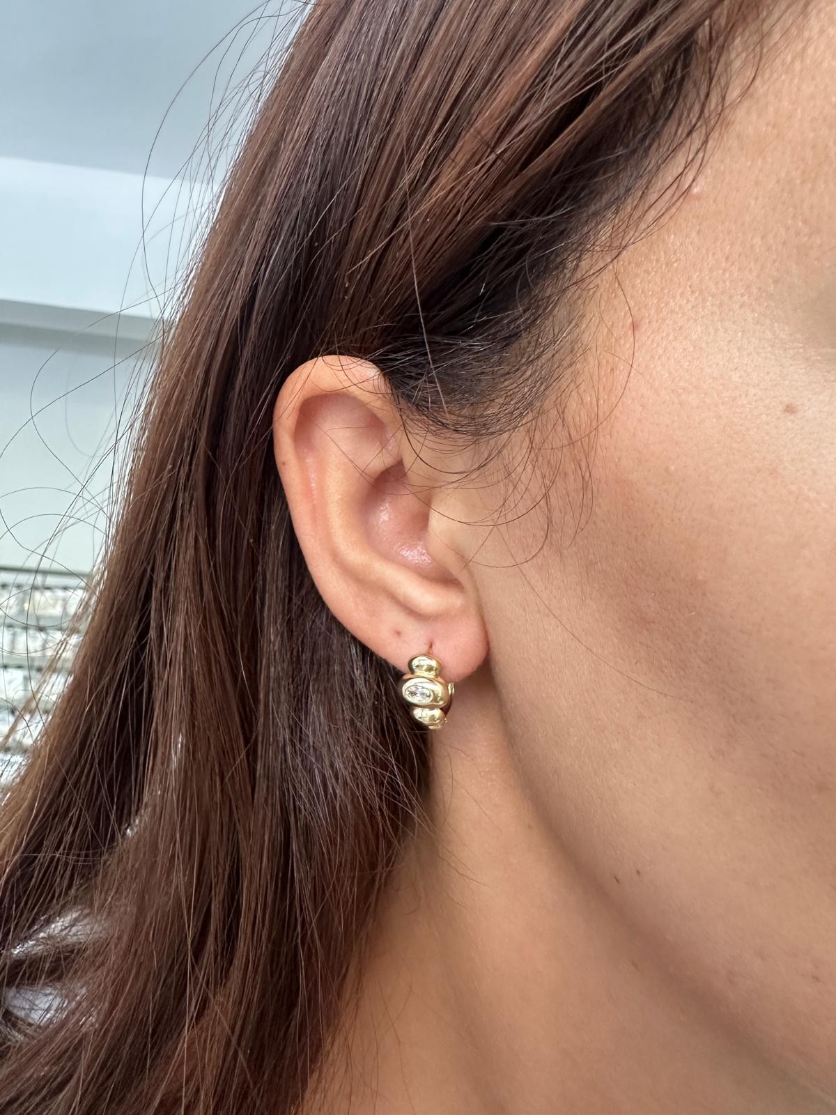 14K Gold Renkli Halka Önü Silindir Toplu Ortası Oval Damla Taşlı Küpe