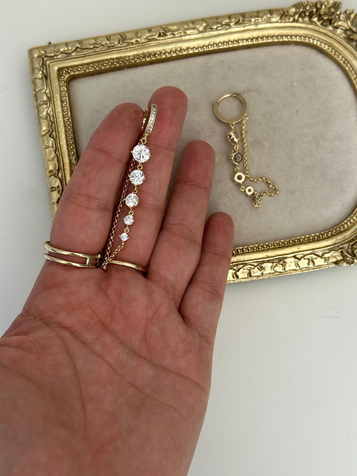 14K Gold Halka Sarkıt Zinzir İkili Yuvarlak Taşlı Küpe