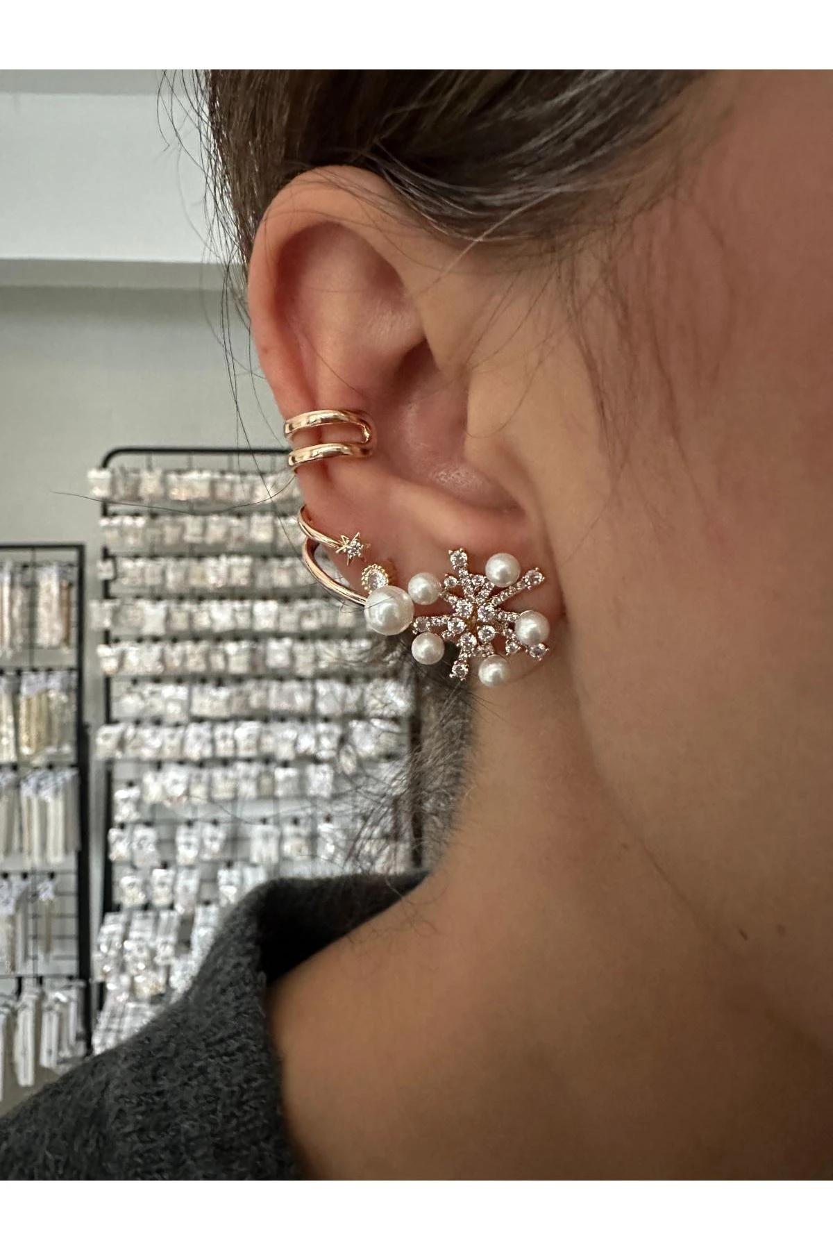 18K Rose Gold Renkli Kar Tanesi Temalı Ortası Taşlı İnci Küpe