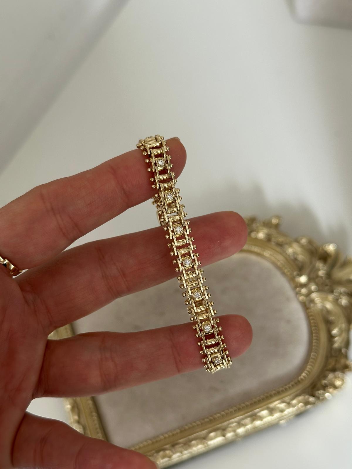 14K Gold Renkli Topçuk Detaylı 0ynar Silindir Geçme Taşlı Kordon Bileklik