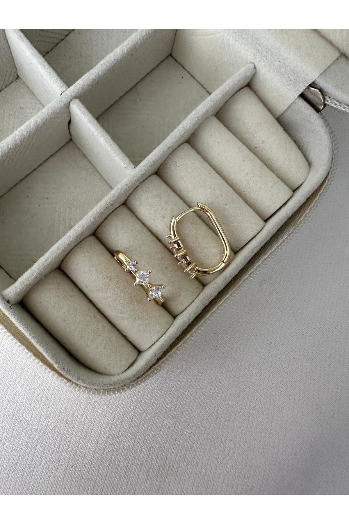 14K Gold Renkli  Lale Form Önü Üçlü Yıldız Küpe