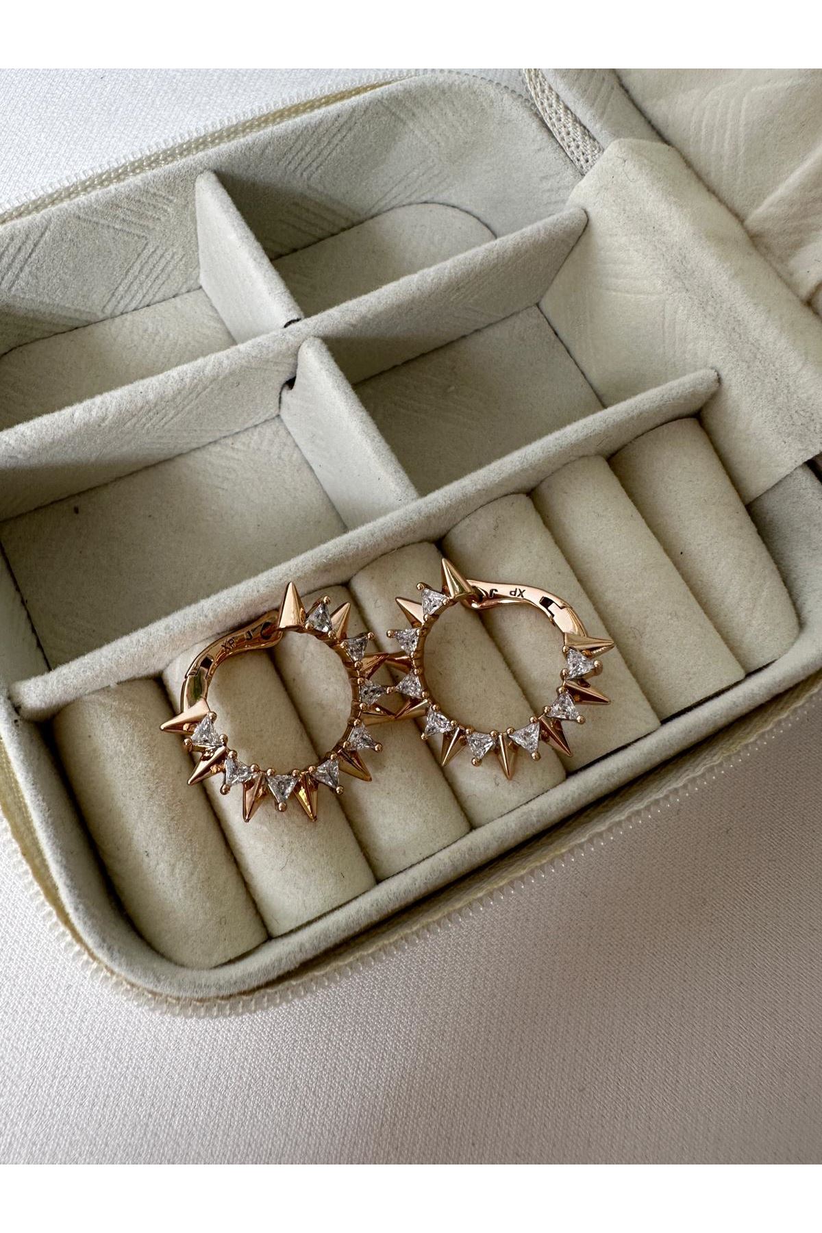 18K Rose Gold Renkli Döner Taşlı Çivi Detaylı Küpe