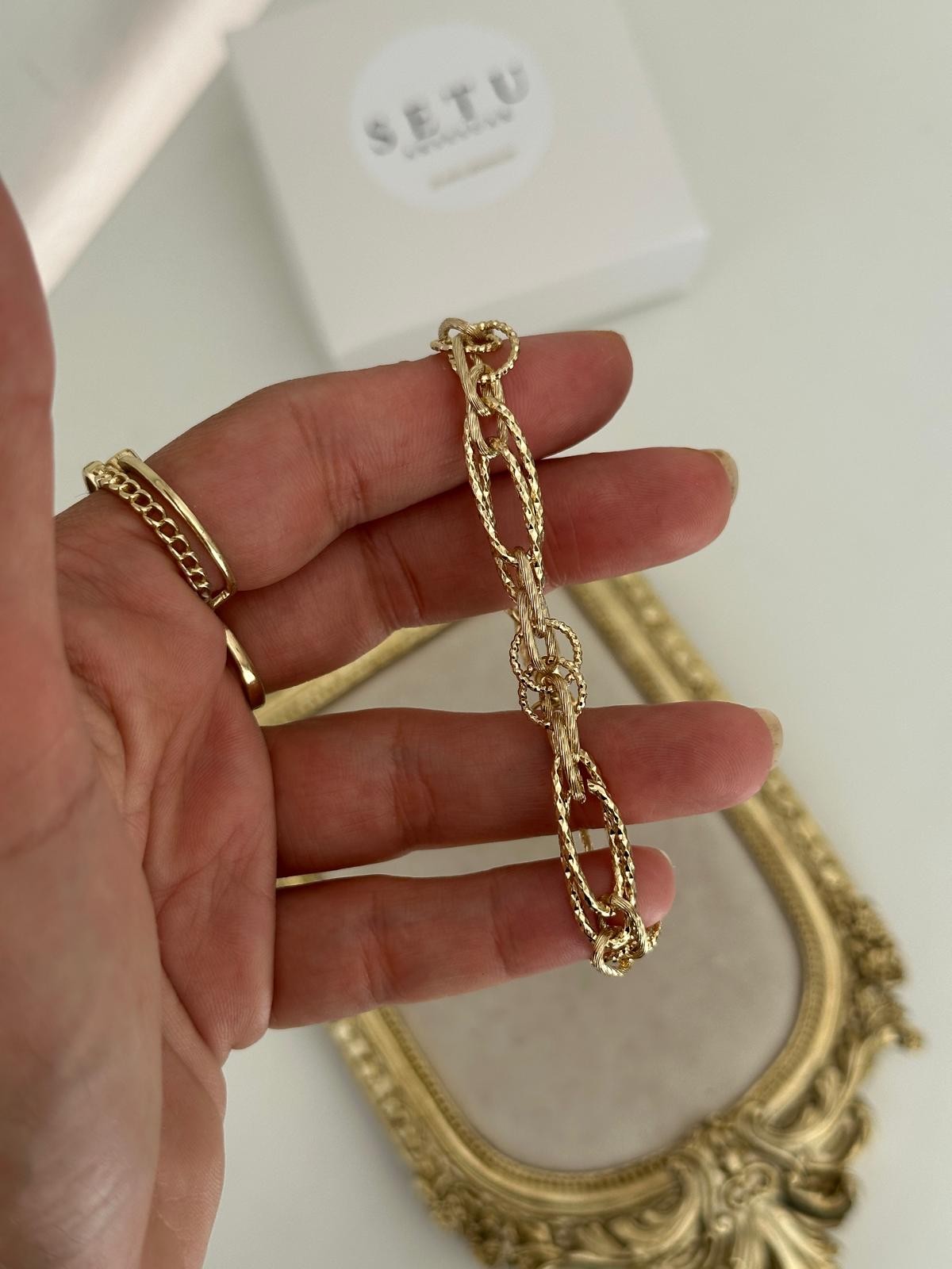 14K Gold Renkli Oval Halkalı Kendinden Desenli Kuyum Model Parlak Bileklik