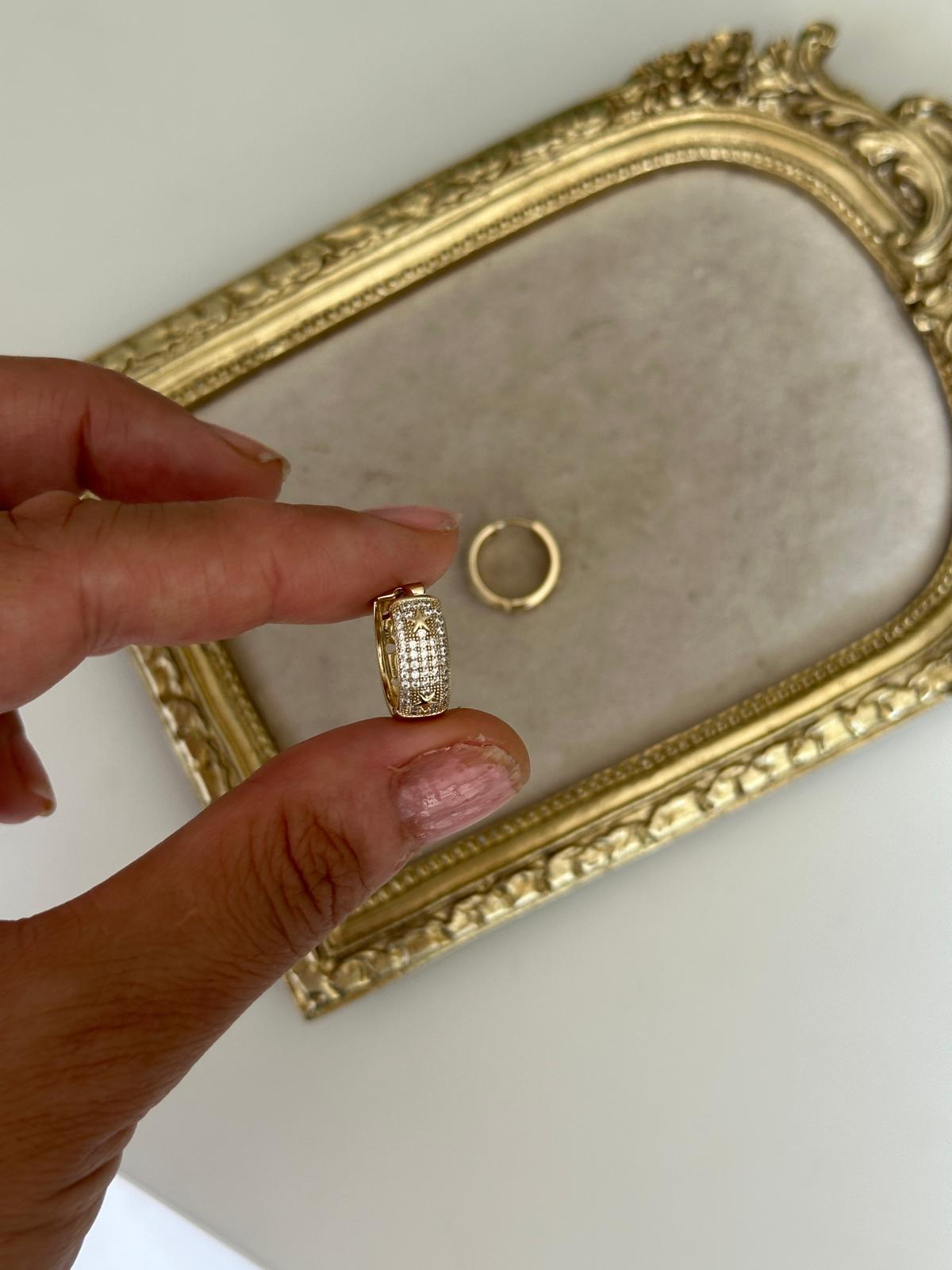 14K Gold Renkli Dolum İnccik Montür Taşlı İkili YILDIZ Plaka desenli Halka Küpe