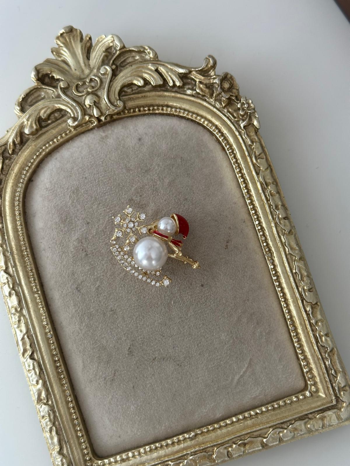 Noel Kızaklı İncili Kar Tanesi Broş