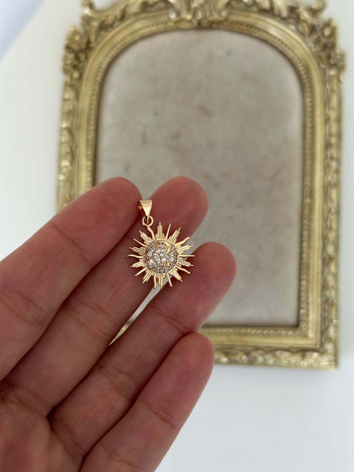 18K Rose Gold Güneş Ortası Dolum Taşlı Ay Figürlü Kolye Ucu