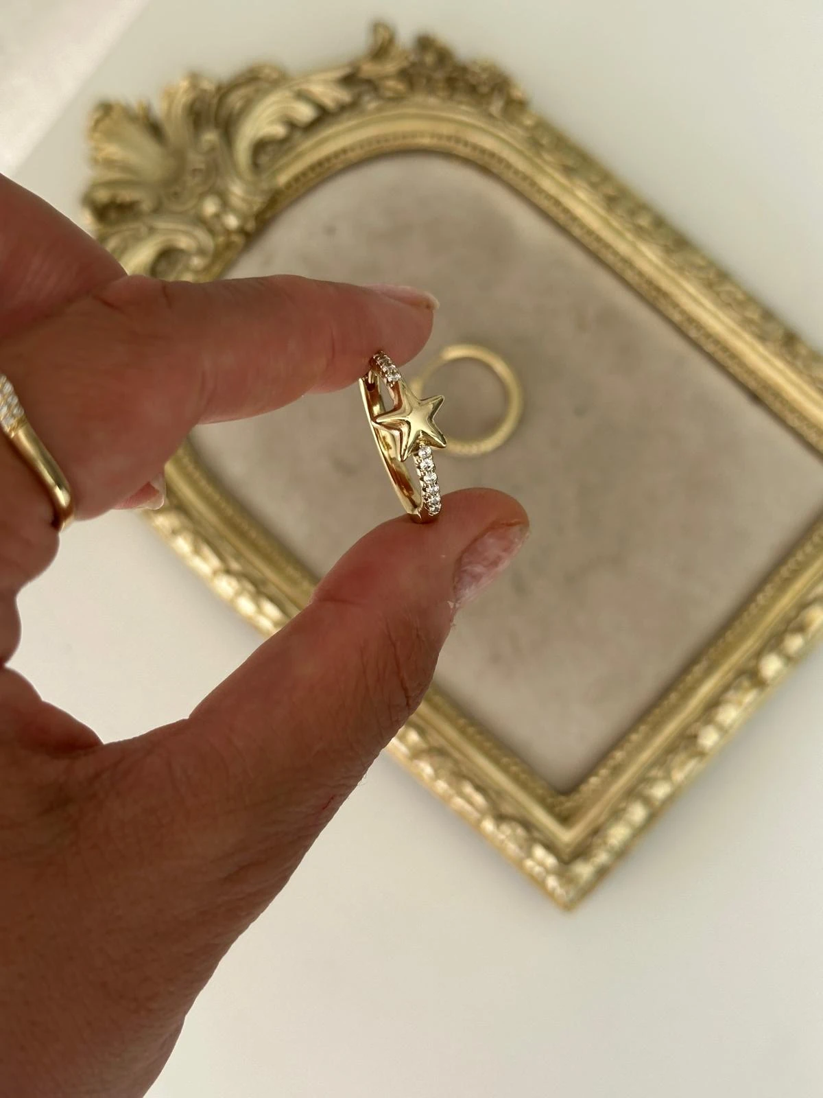 14K Gold Renkli Ortası Yıldız Plaka Halka Taşlı Küpe