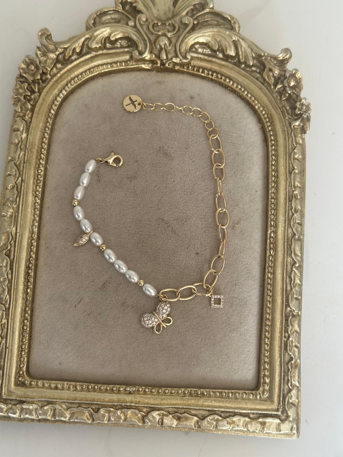 14K Gold Renkli İnci Kelebek Yaprak Kare Taş Detaylı Figürlü Bileklik