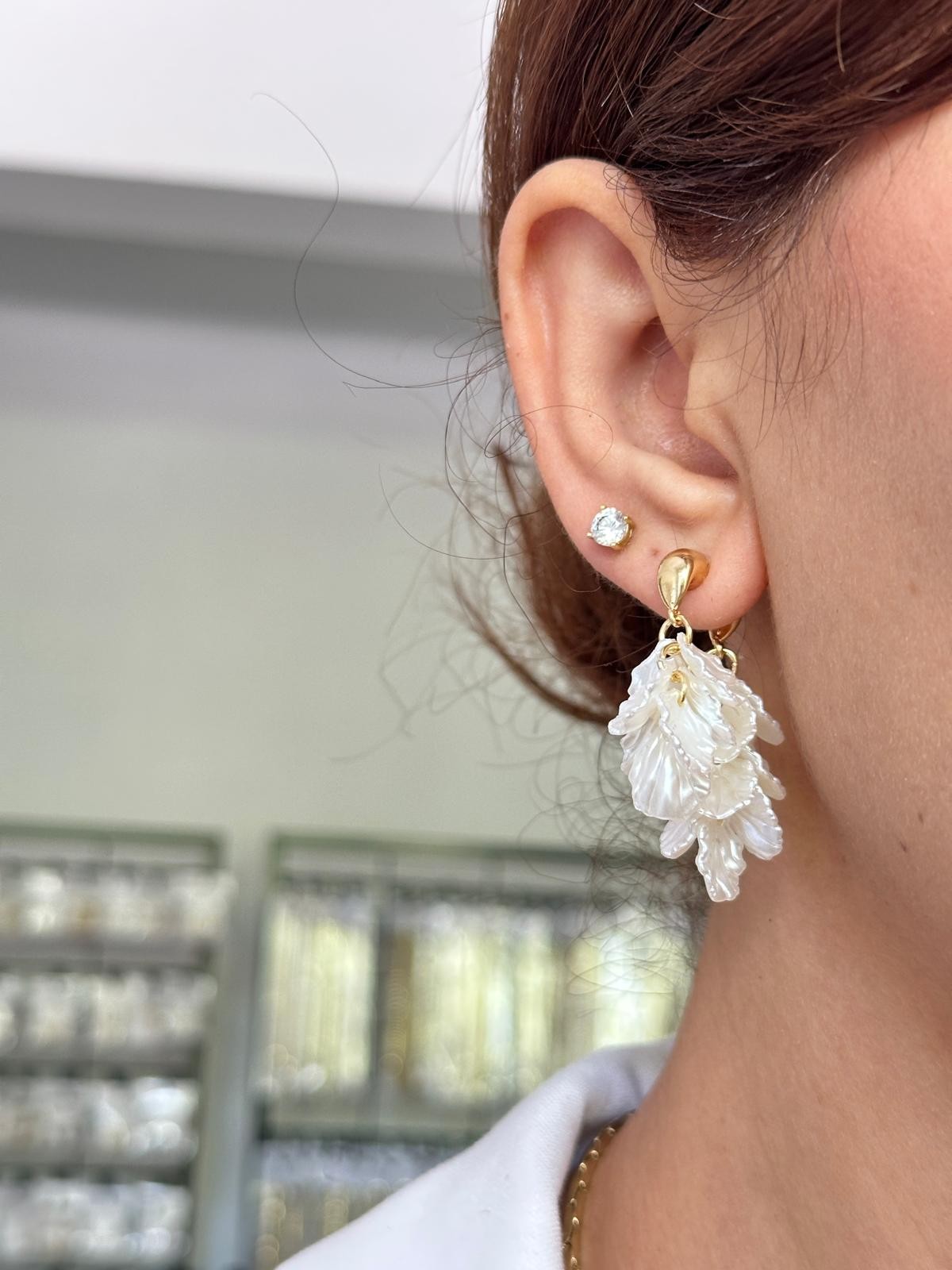 14K Gold Renkli İkili Beyaz Yaprak Çiçek Küpe