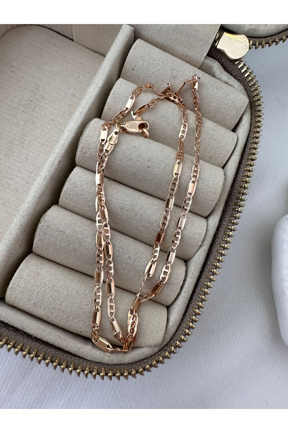 18K Rose Gold Renkli Zamansız Plaka Kolye
