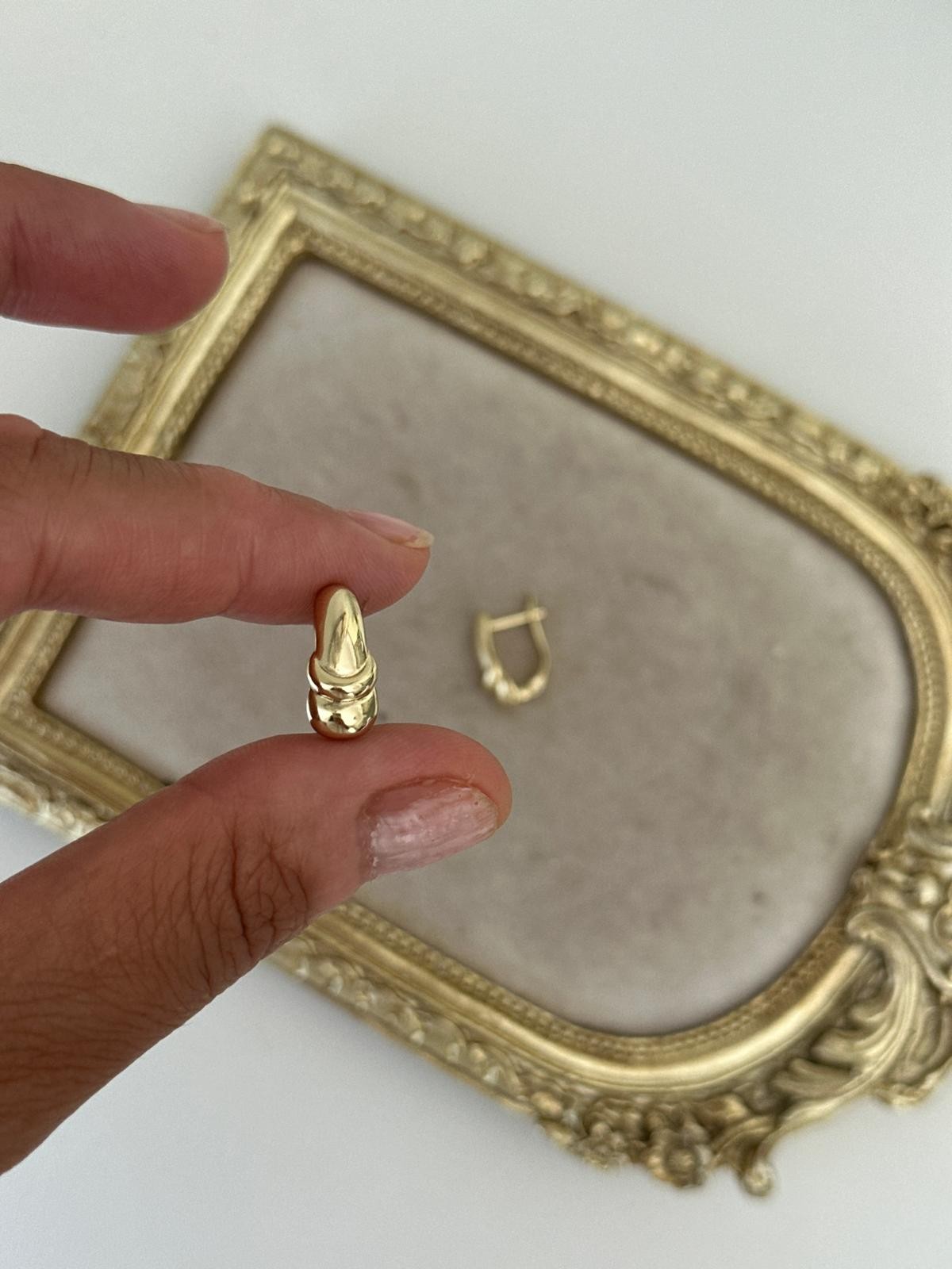 14K Gold Renkli Oval Lale Form Kabartma Basıc Küpe