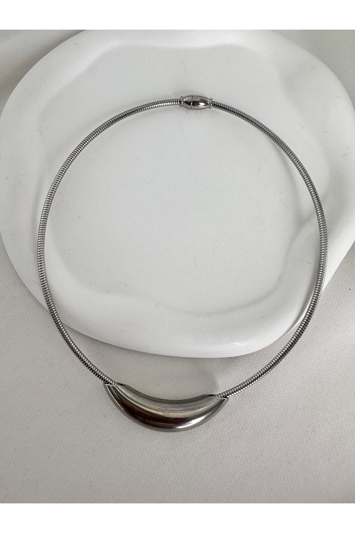 Gümüş Renkli Yumuşak Ortası Oval Kesim Mıknatıslı Choker