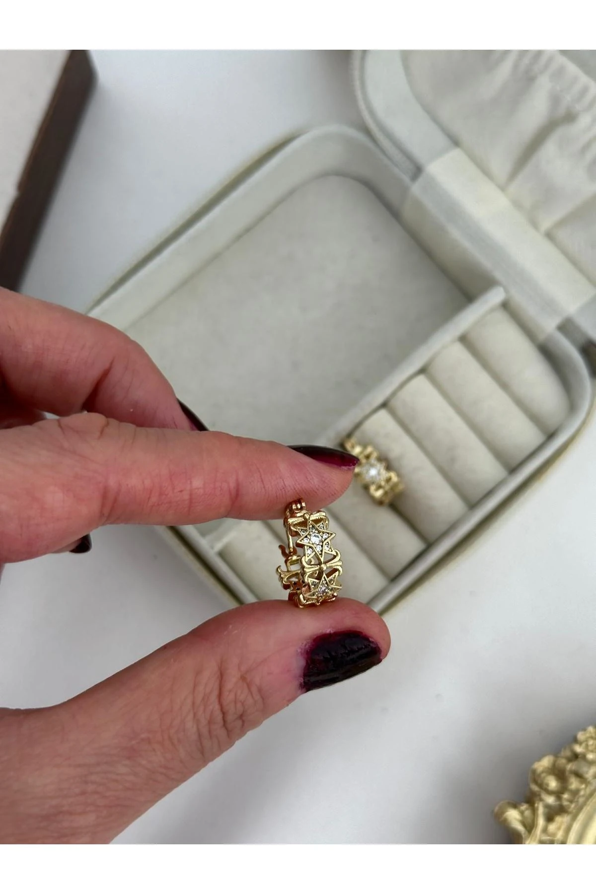 14K Gold Renkli  Halka Tararım Üç Yıldız Taşlı Küpe