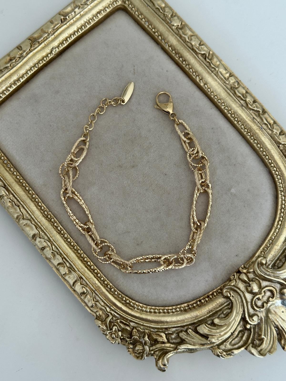 14K Gold Renkli Oval Halkalı Kendinden Desenli Kuyum Model Parlak Bileklik