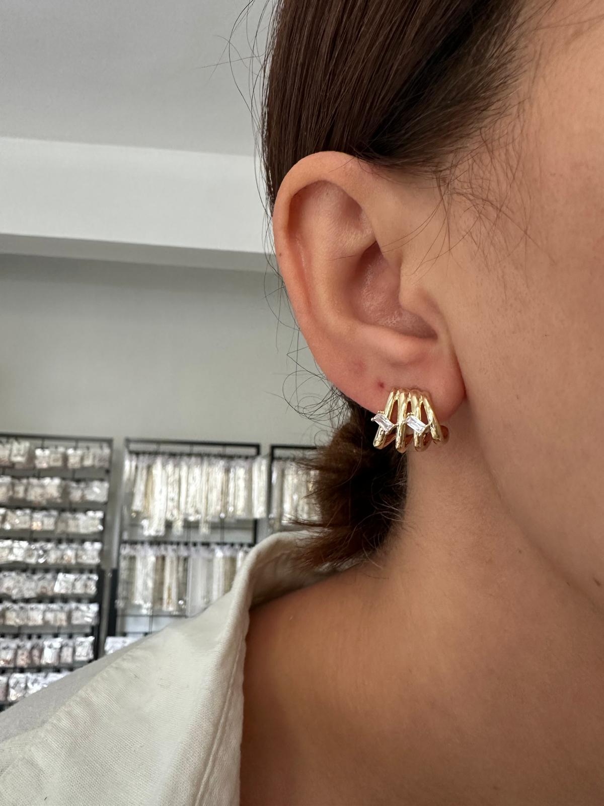 14K Gold Renkli Çoklu Görünüm Baget Dikdörtgen Taşlı Küpe