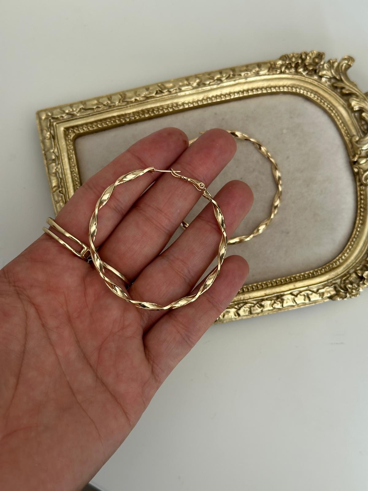 14K Gold Renkli Büyük Burgu Döner Halka Küpe