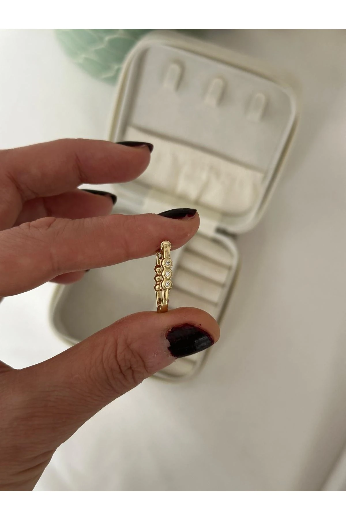 14K Gold Renkli  Oval Lale Kesim Önü Dorika Üç Taşlı Küpe