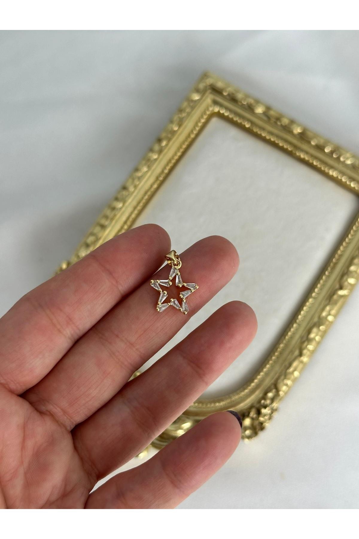 14K Gold Renkli  Yıldız Kristal Taşlı Kolye Ucu