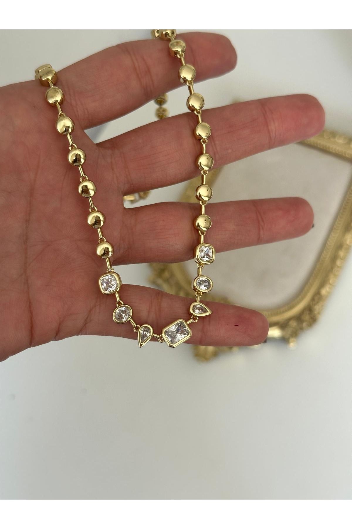 14K Gold Renkli Geometrik Taşlı Premium Seri Dorika Plaka Topçuklu Kolye
