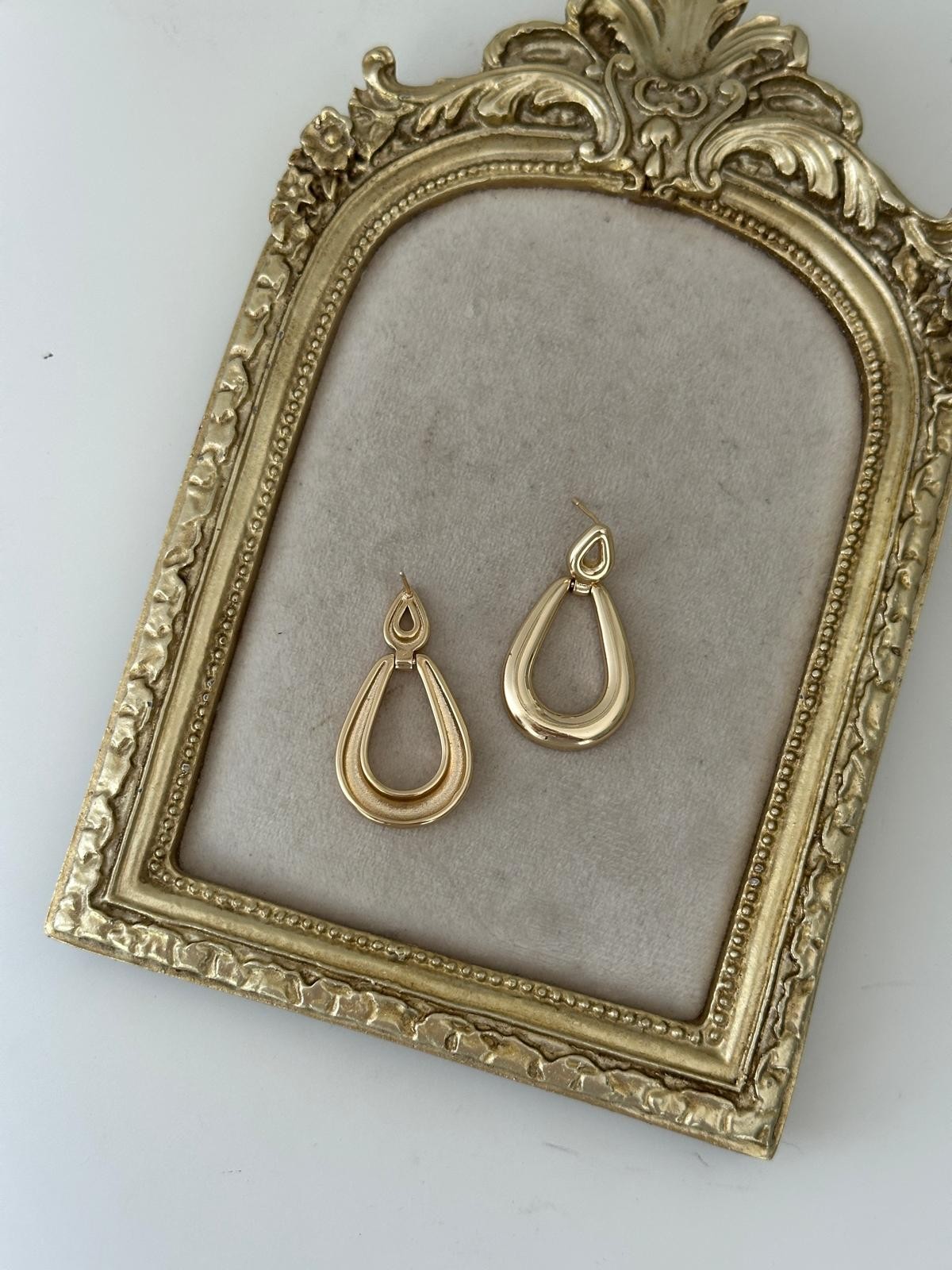 14K Gold Renkli Damla Form Modern Plaka Küpe