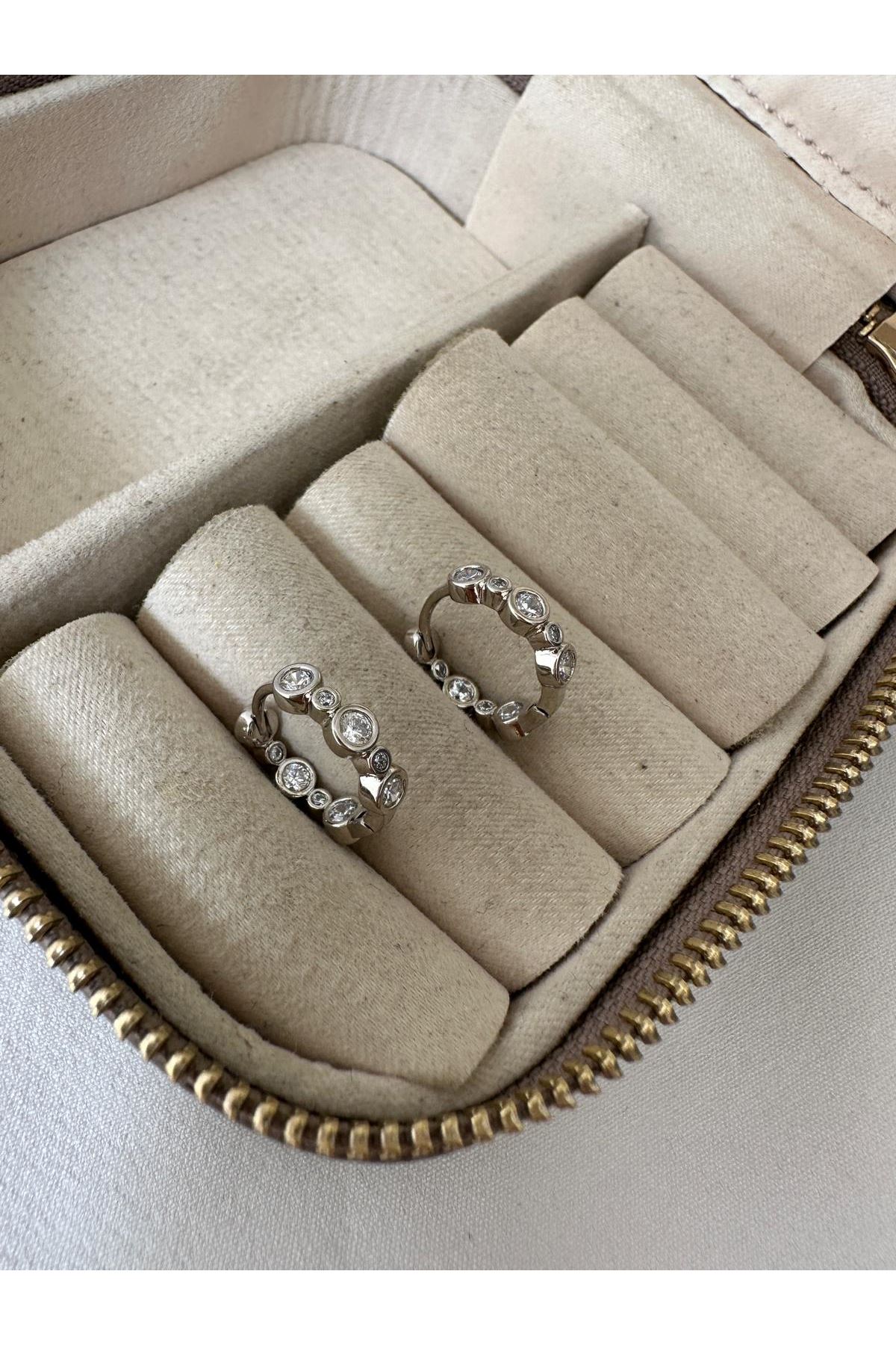 Gümüş Renkli Küçük İçi Dışı Yuvarlak Taşlı Halka Küpe