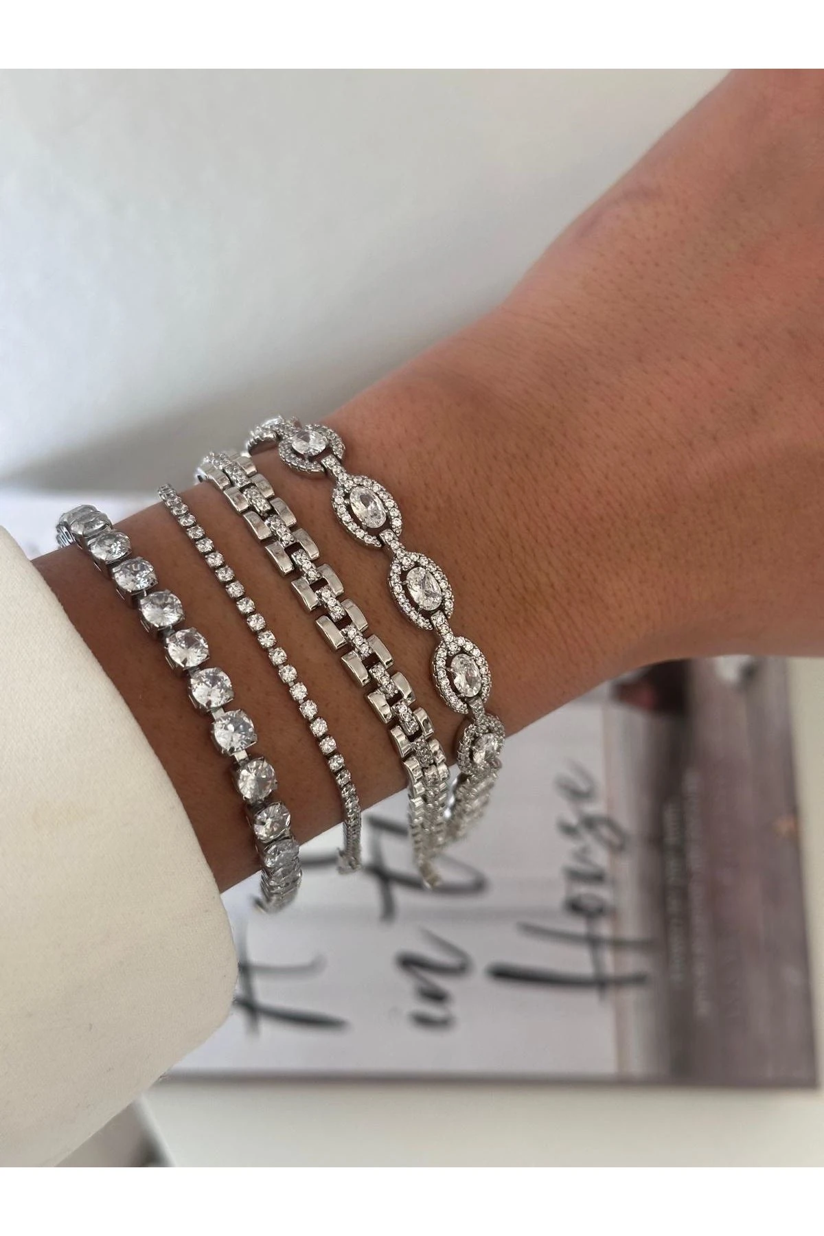 Gümüş Renkli Elmas Form Taşlı Bileklik