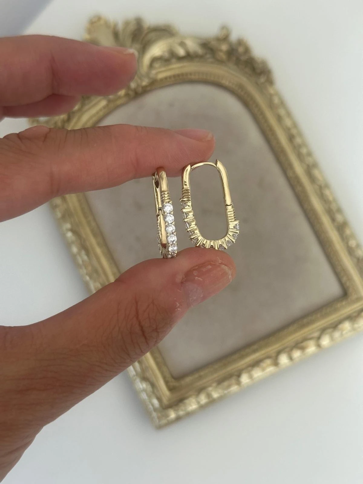 14K Gold Renkli Lale Form Çok Saran Sıra Parlak Taşlı Küpe