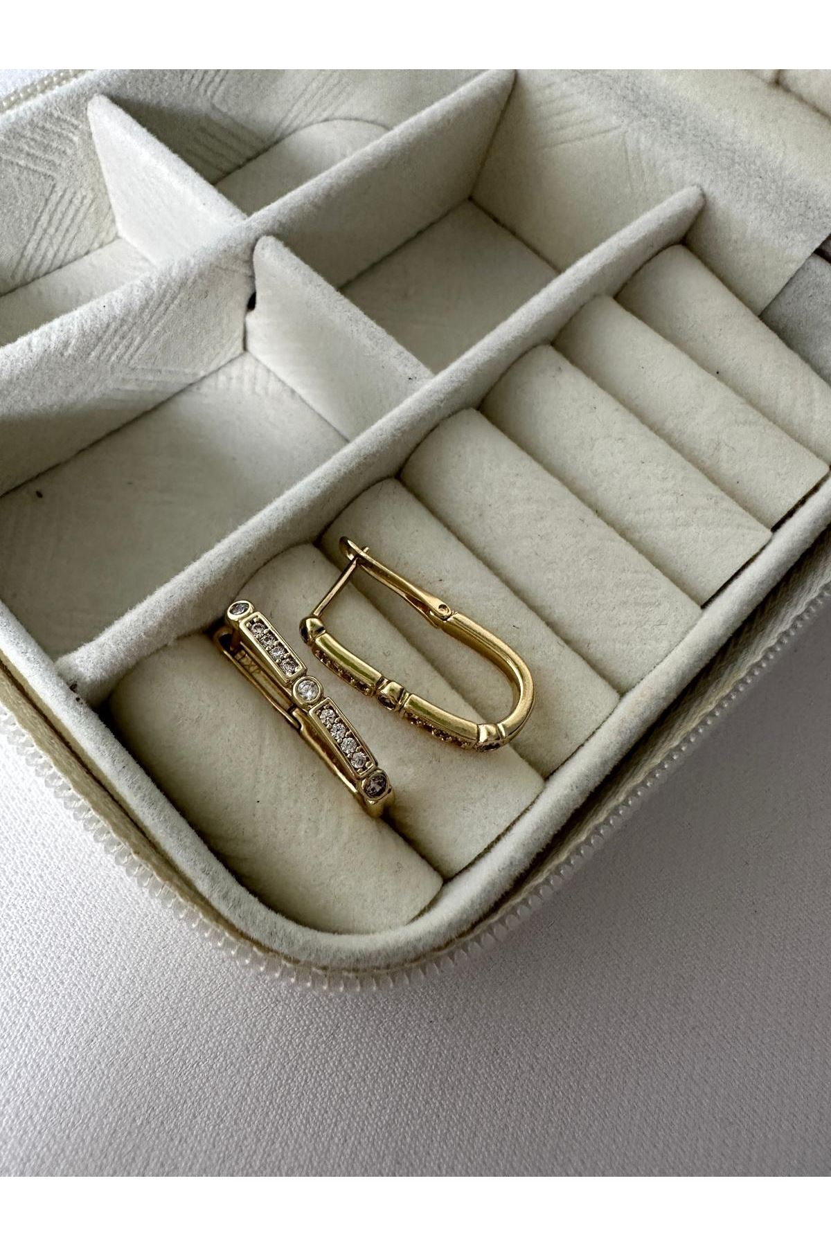 14K Gold Renkli  Lale Oval Form Önü Su Yolu Baget Taşlı Küpe