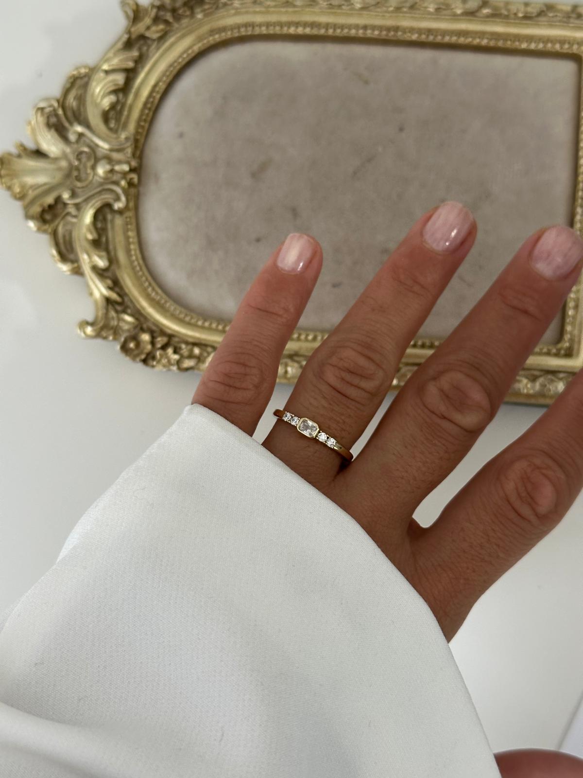 14K Gold Renkli Baget Yuvaralak Kristal Taşlı Minimal Yüzük