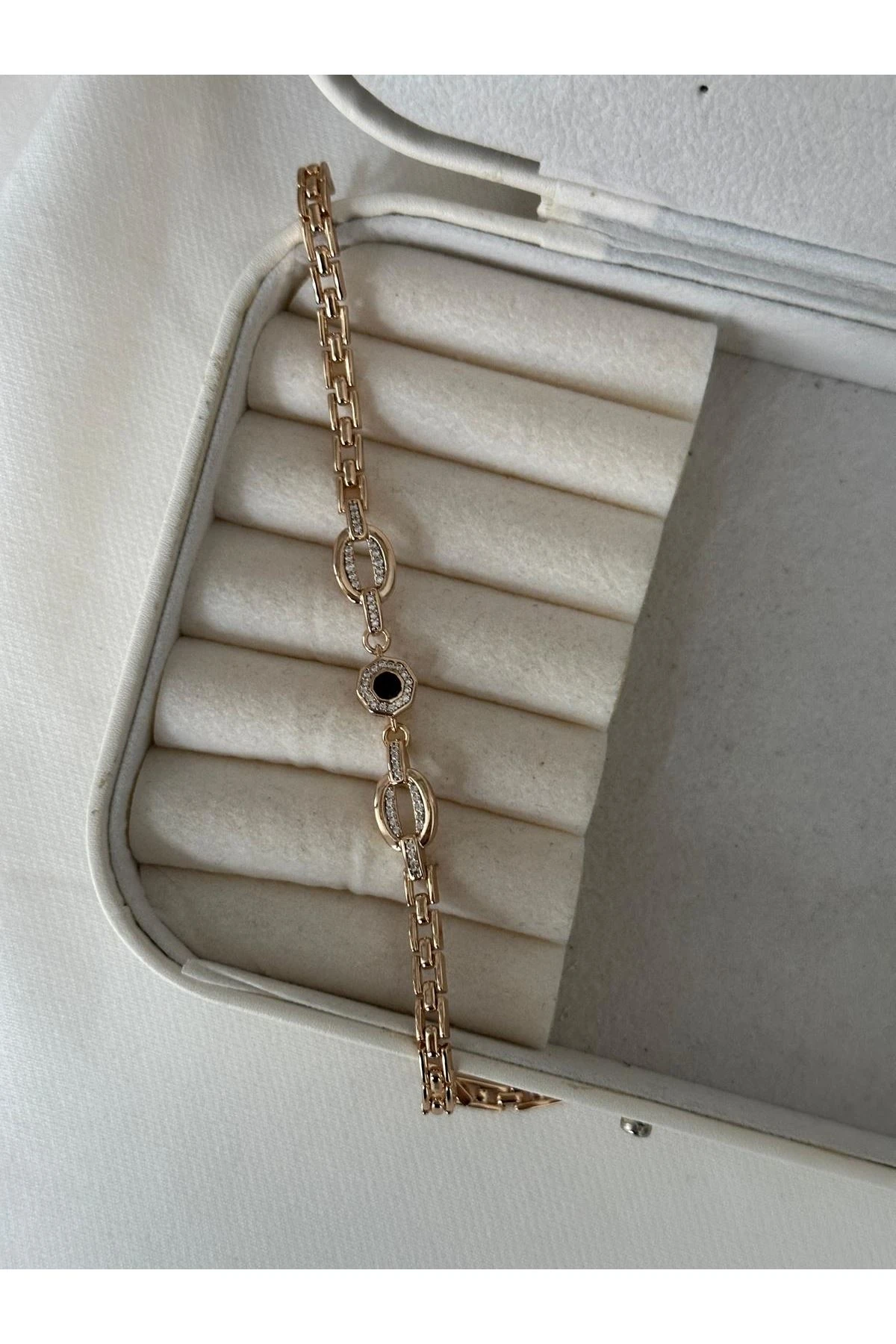 18K Rose Gold Renkli Marka Ortası Siyah Taşlı Bileklik