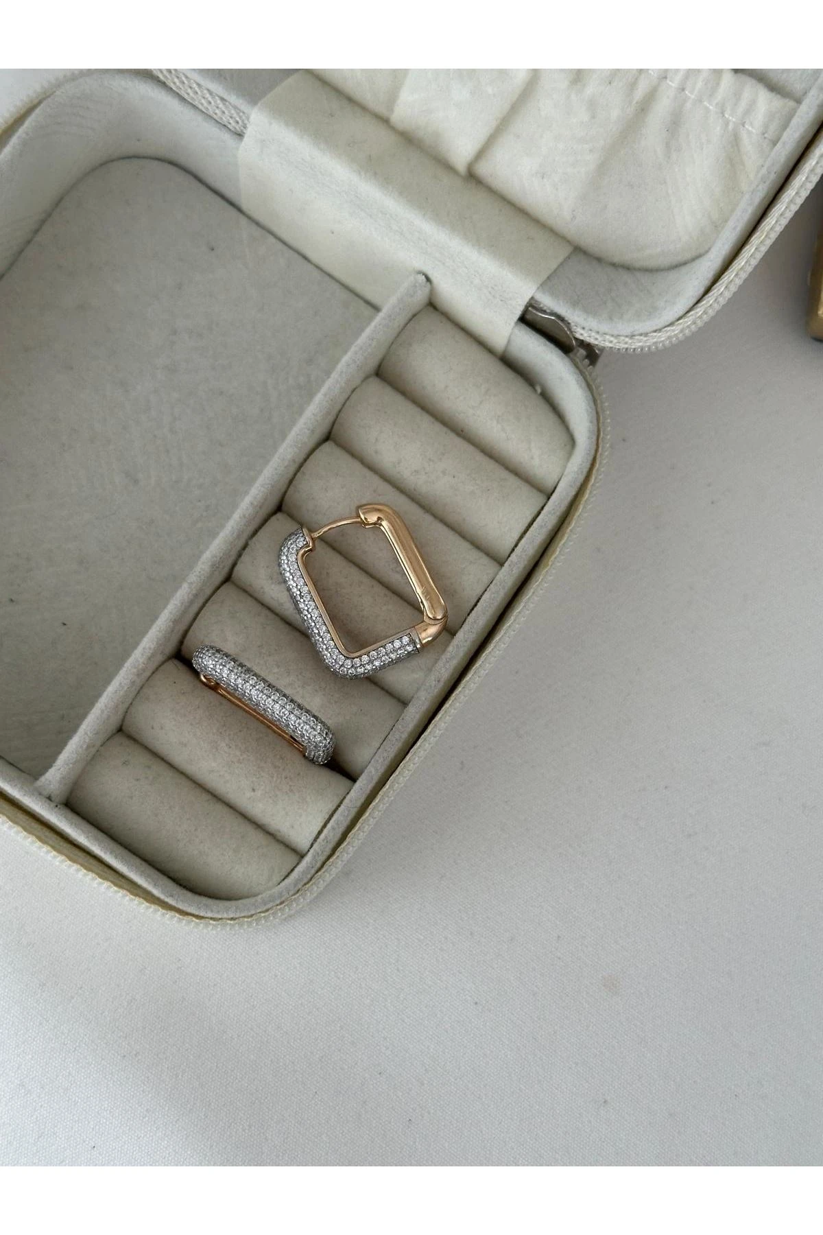 18K Rose Gold Renkli Mix Dikdörtgen Kesim Önü Full Taşlı Küpe