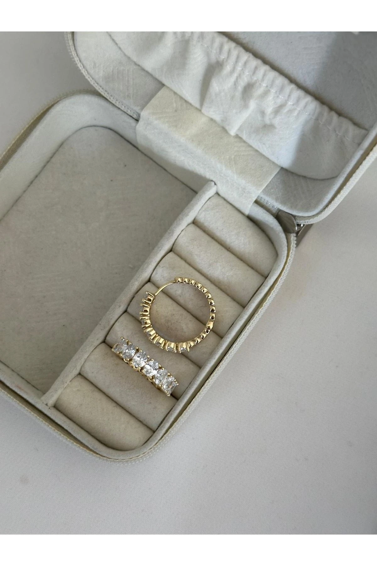 14K Gold Renkli  Halka Önü Yedi Elmas Oval Taşlı Küpe