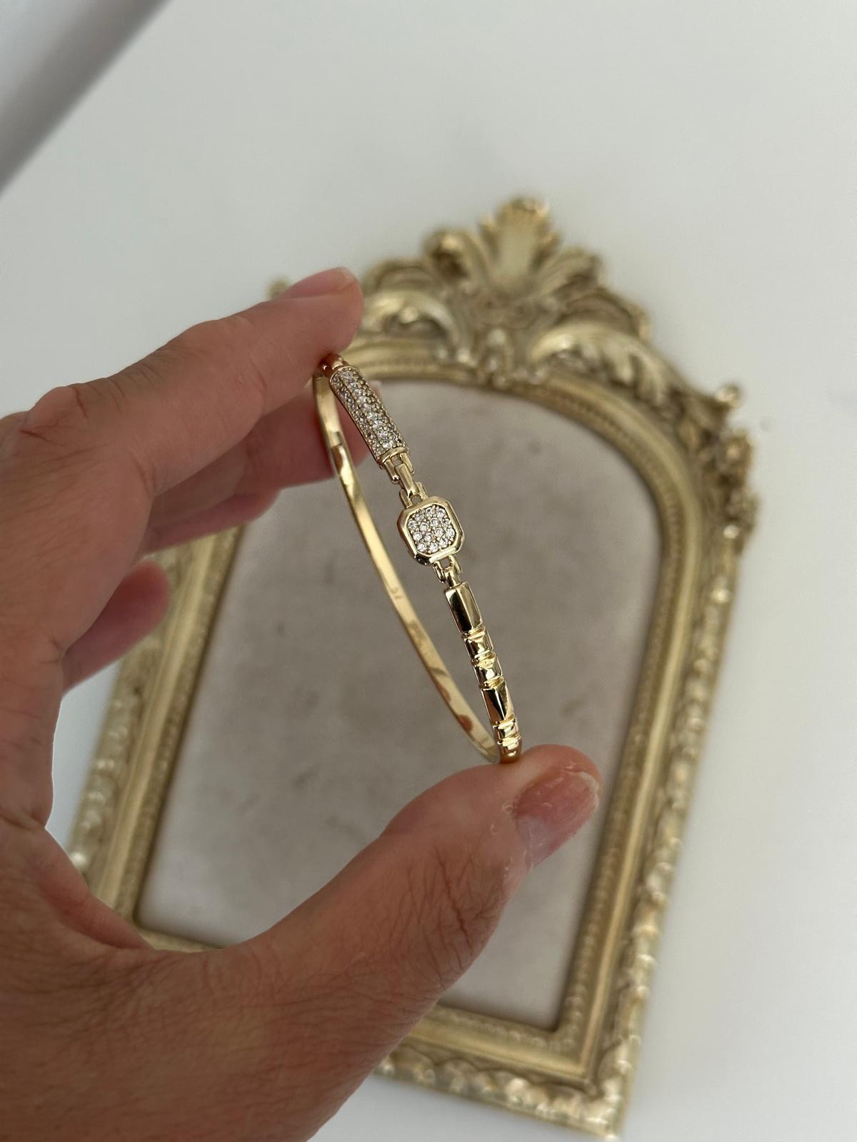 14K Gold Renkli Ortası Kare Montür Taşlı Bakla Bombe Taş Şeritli Oval Kelepçe