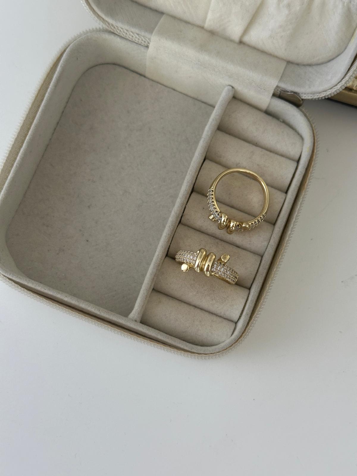 14K Gold Renkli Ortası Dolama Taşlı Yüzük