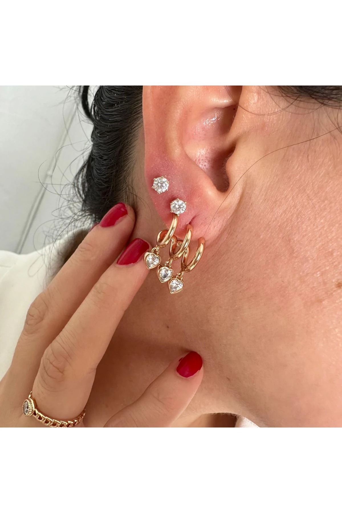 18K Rose Gold Renkli Üç Kulak Deliği Görünümlü Kalp Taşlı Küpe