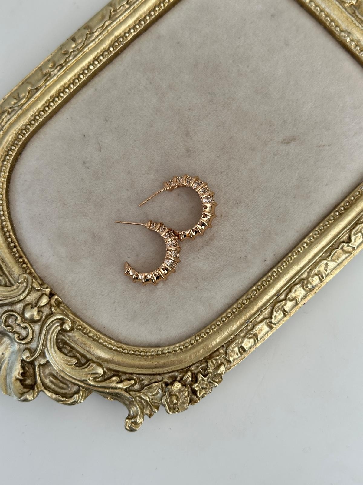 18K Gold Rose İstridye Yarım Taşlı Küpe