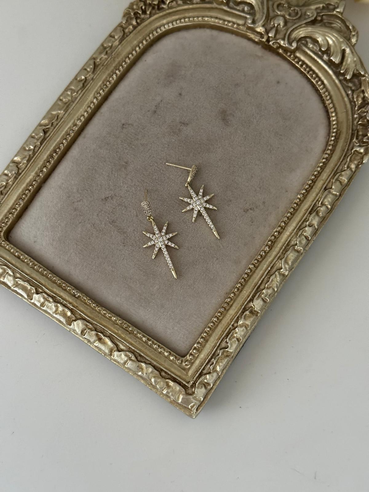 14K Gold Renkli Damla Sarkık Kutup Yıldızı Taşlı Küpe