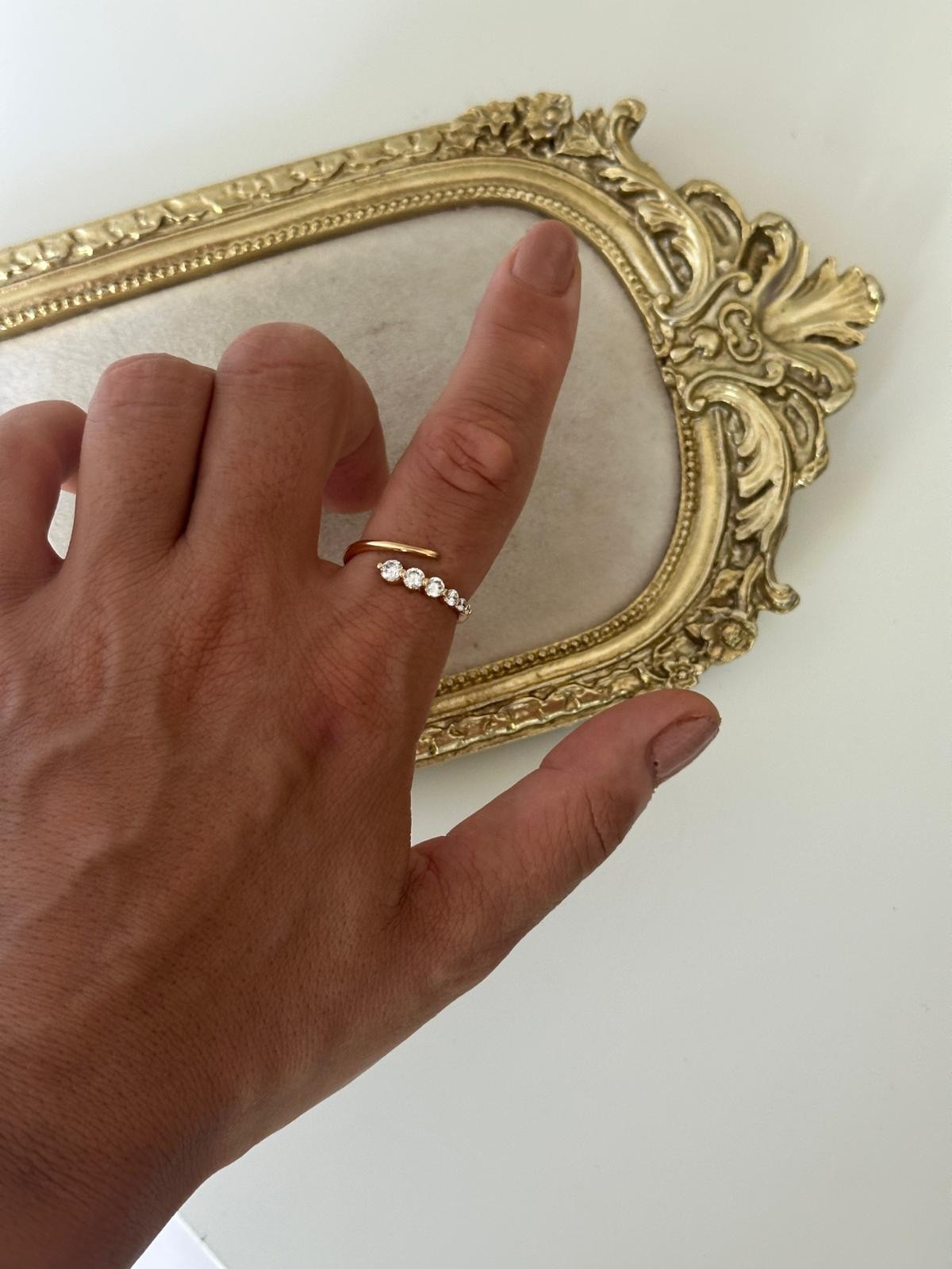 18K Gold Rose Döner Modern Kesim Su Yolu Taşlı Ayarlanabilir Yüzük