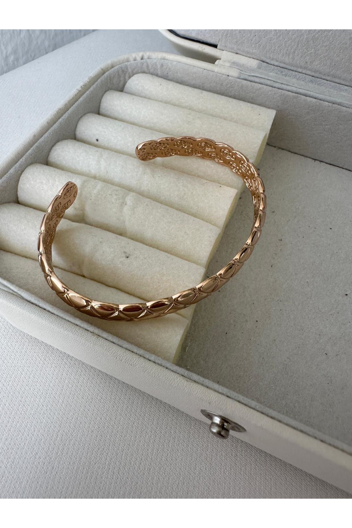 18K Rose Gold Renkli Bakla Üçgen Desenli Ayarlanabilir Kelepçe