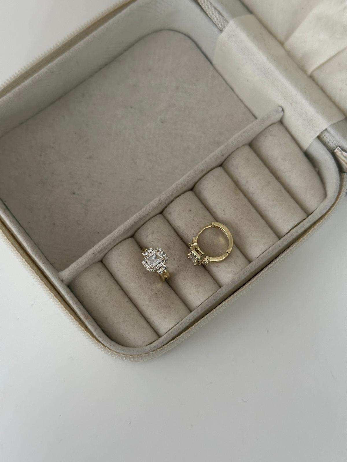 14K Gold Renkli Ortası Kristal Baget  Dikdörtgen Halka Küpe