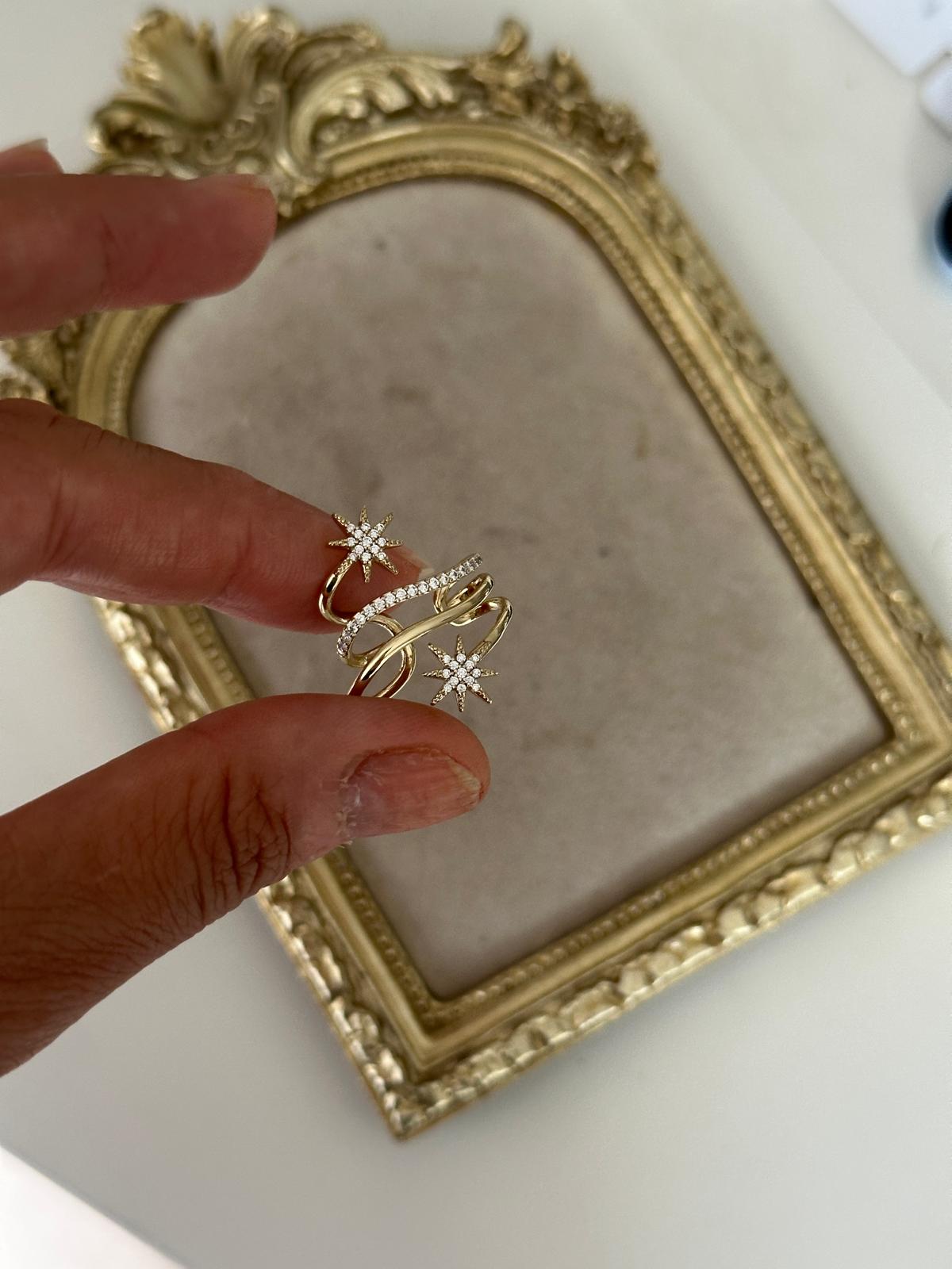 14K Gold Renkli Sarmal ikili Kutup Yıldızı Taşlı Kıkırdak Küpe