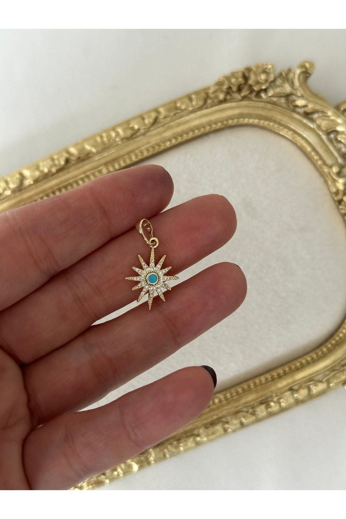 14K Gold Renkli  Güneş Taşlı Ortası Mavi Boncuklu Kolye Ucu